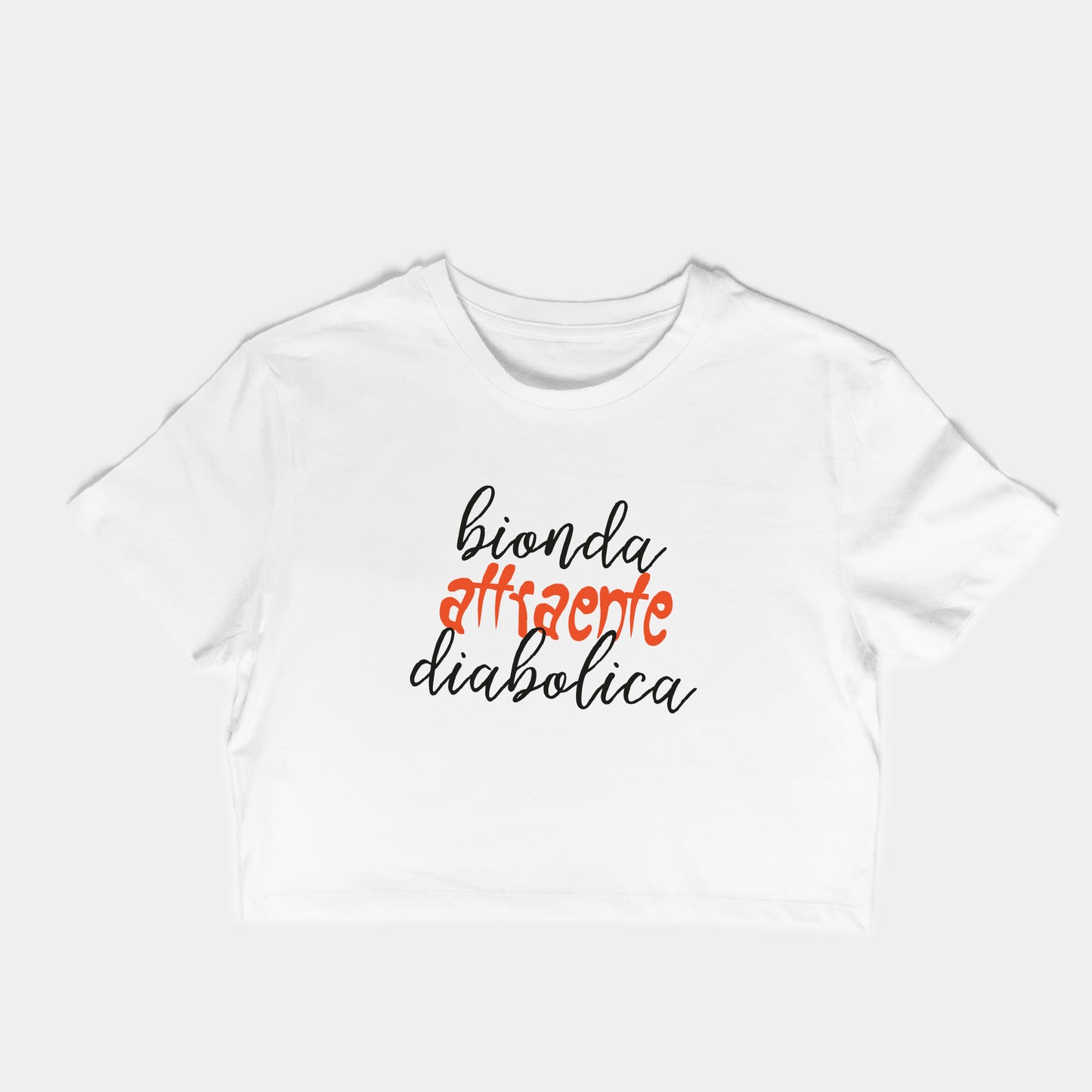 Bionda attraente diabolica