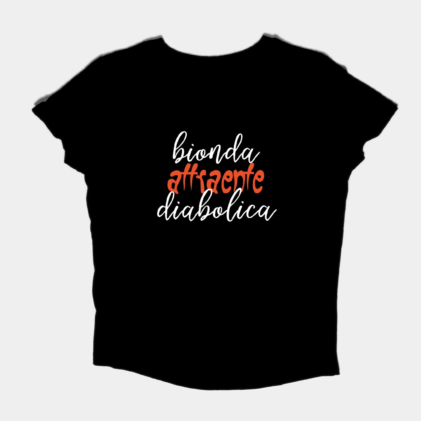 Bionda attraente diabolica