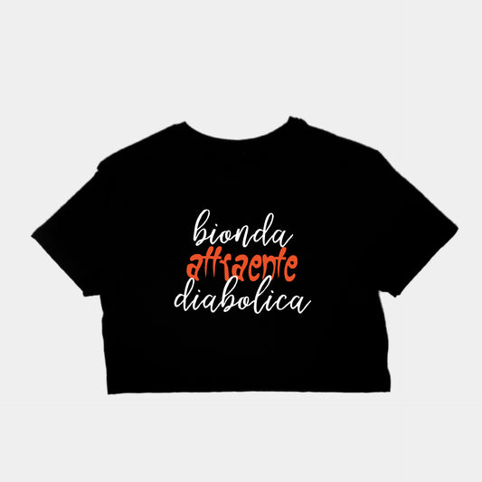 Bionda attraente diabolica